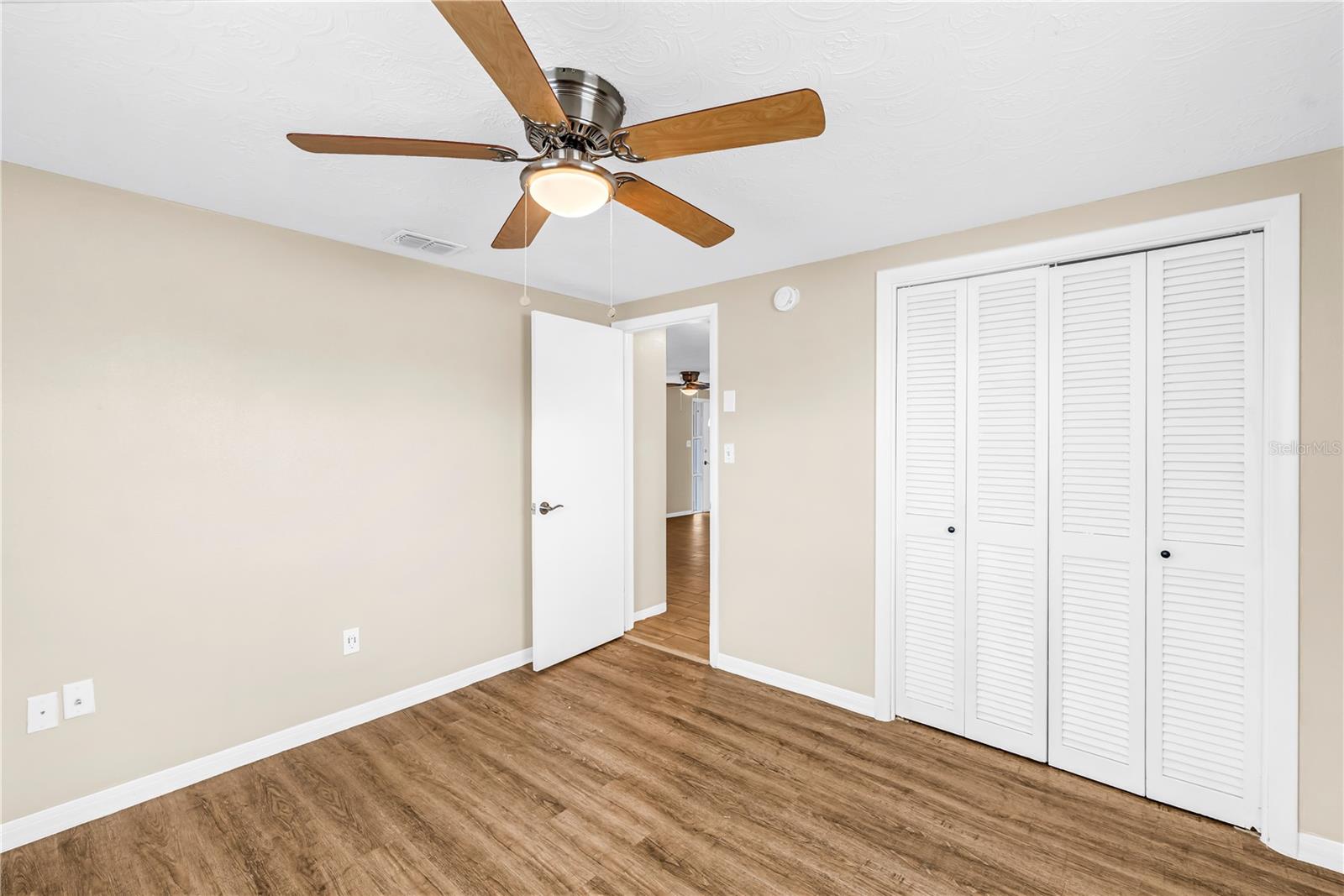 1516 DERRICK ST — photo 27