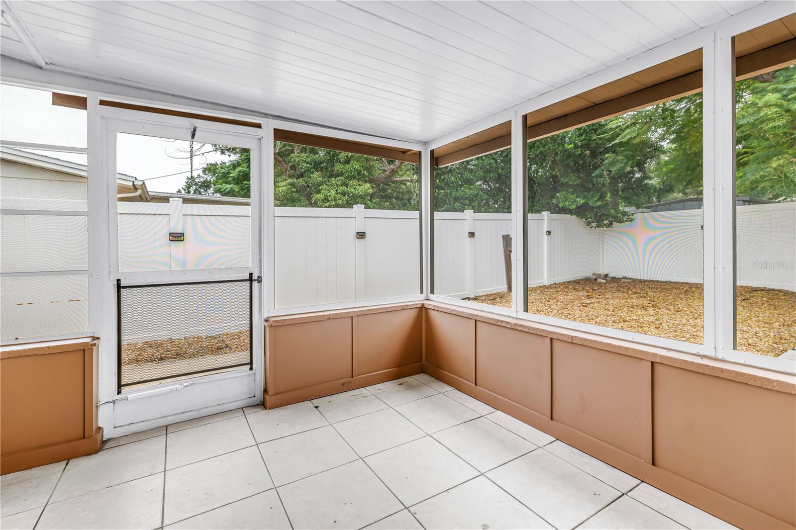 1516 DERRICK ST — photo 32