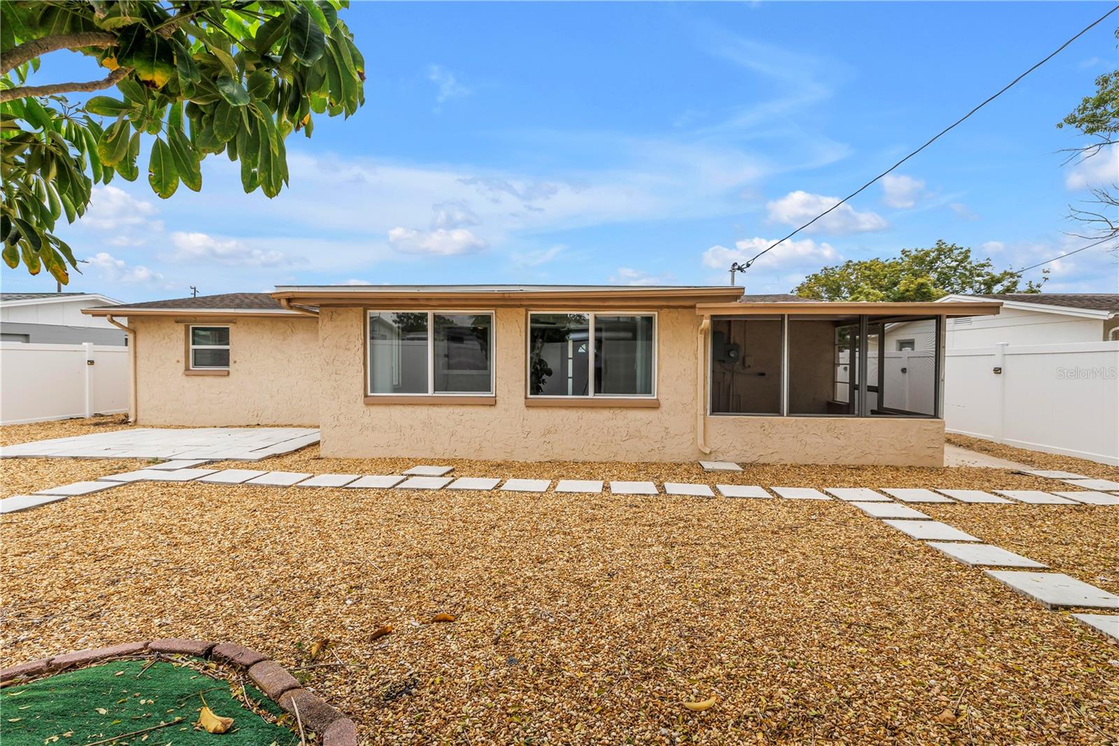 1516 DERRICK ST — photo 37