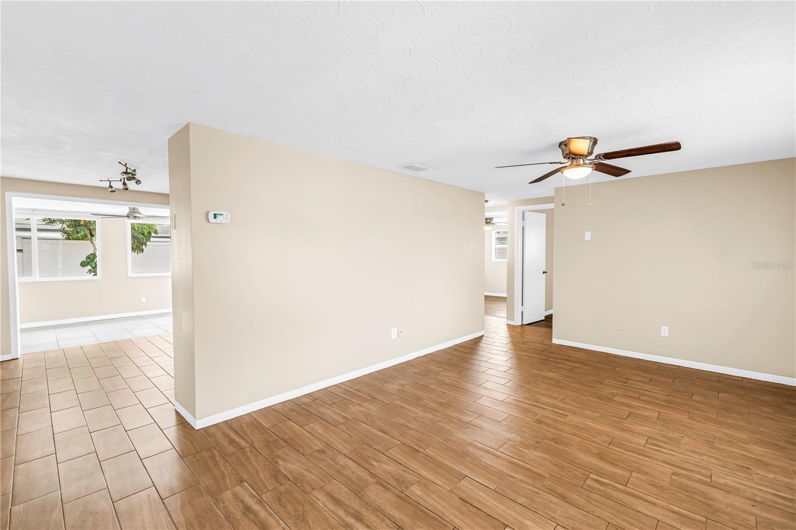 1516 DERRICK ST — photo 7