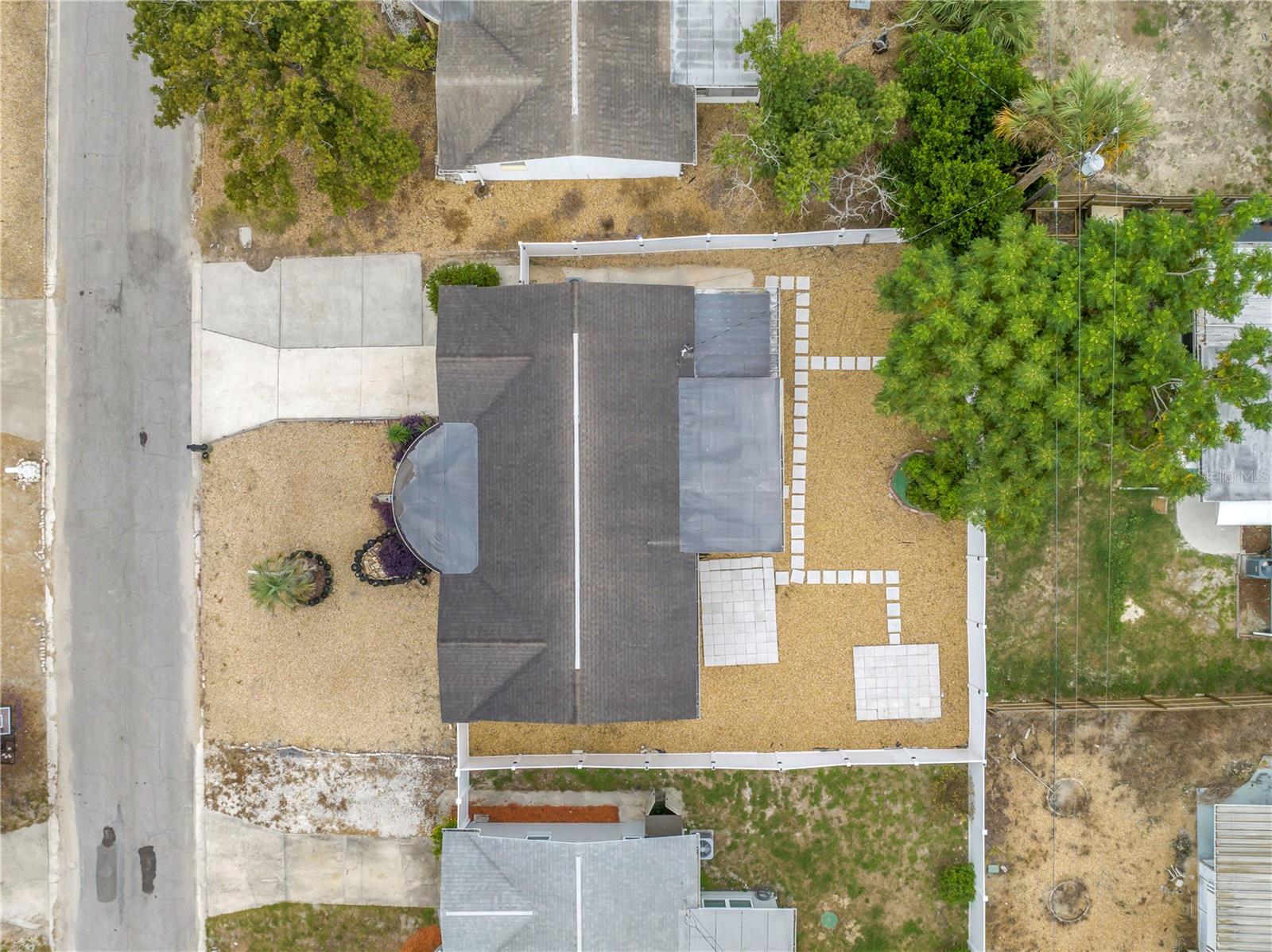 1516 DERRICK ST — photo 42