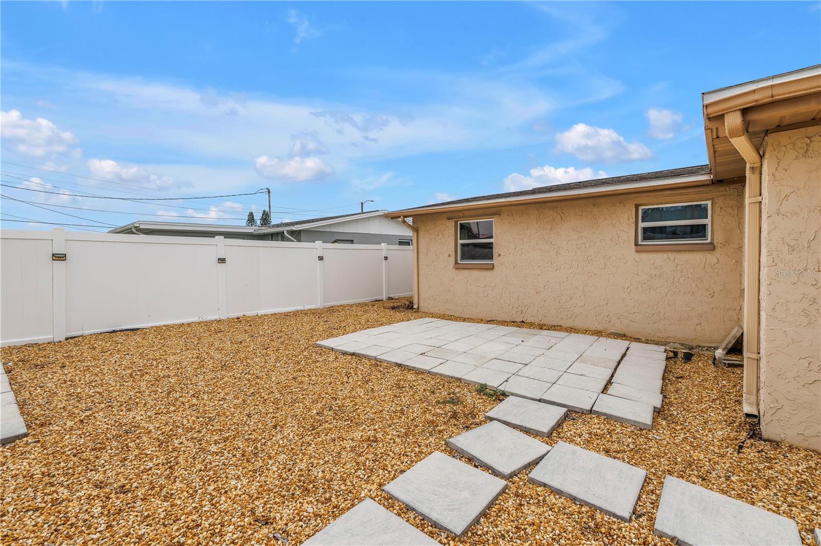 1516 DERRICK ST — photo 41
