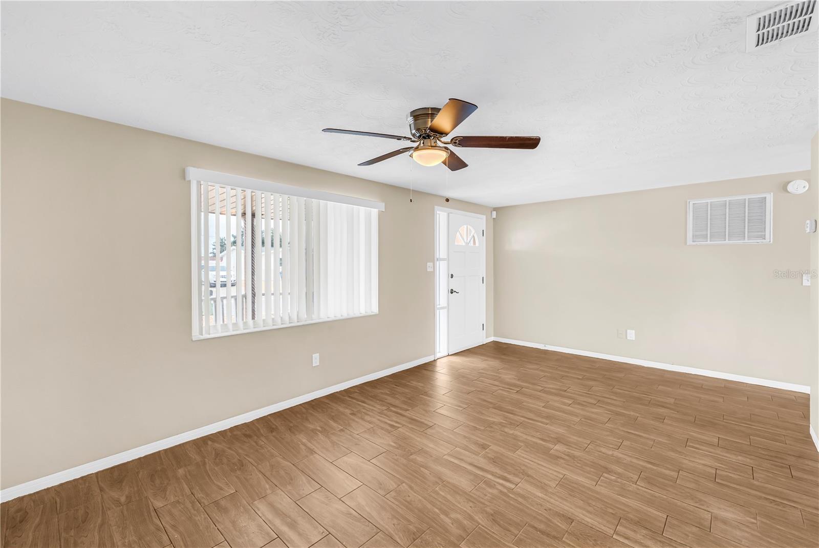 1516 DERRICK ST — photo 9