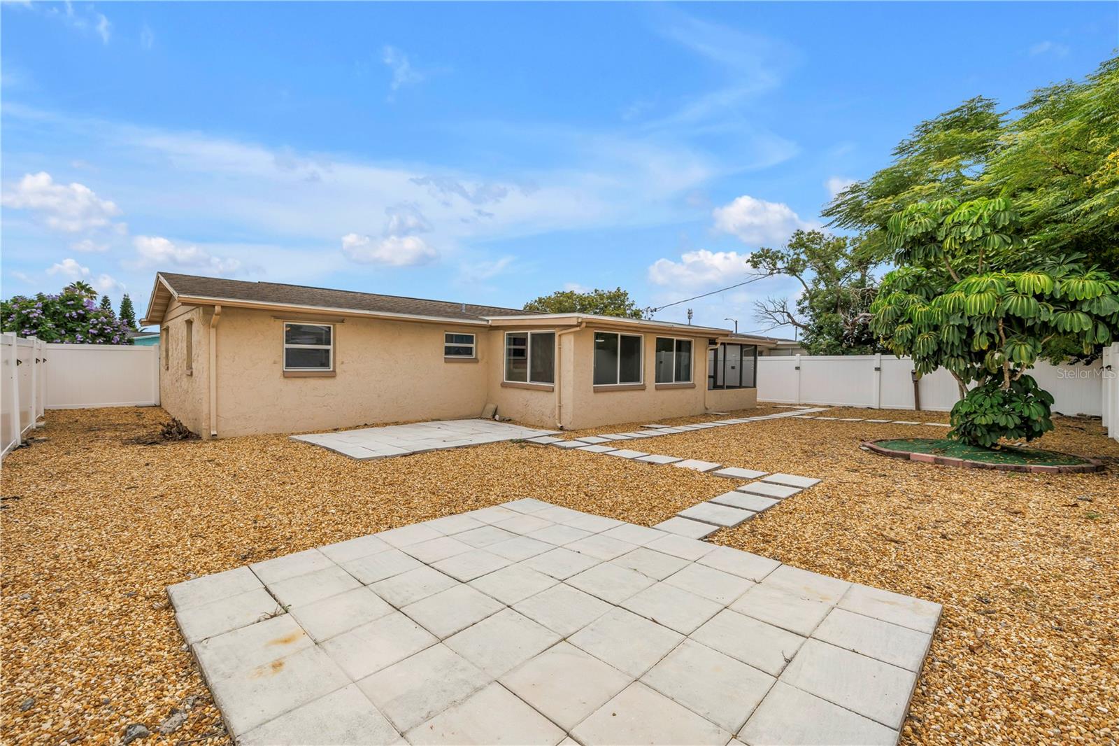 1516 DERRICK ST — photo 39