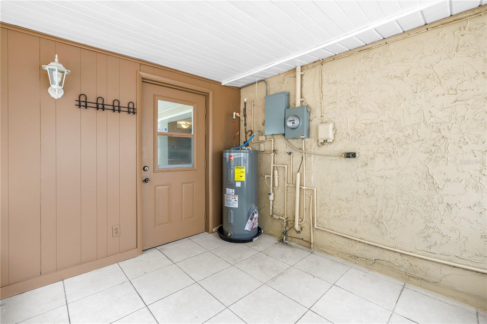 1516 DERRICK ST — photo 33