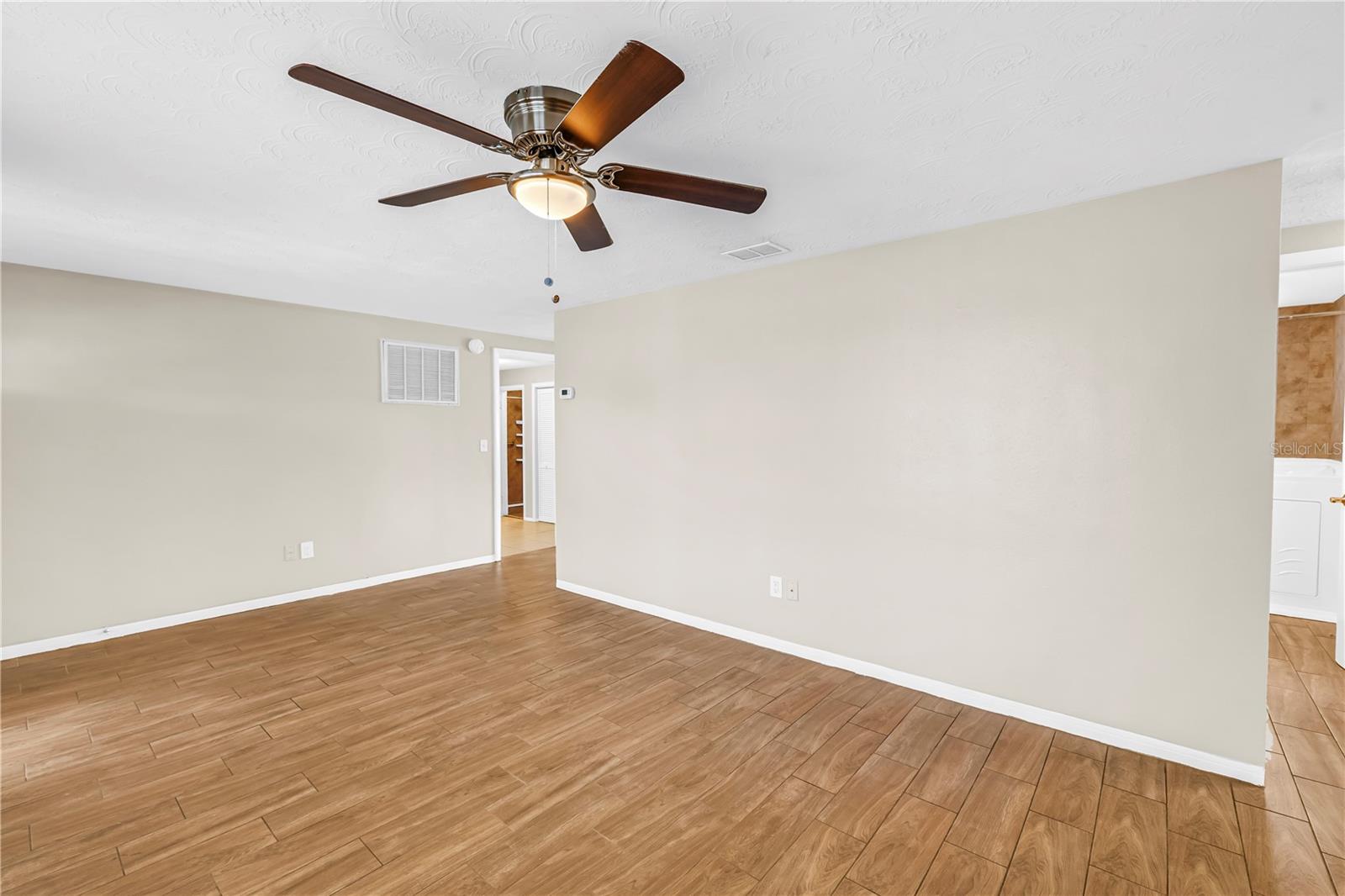 1516 DERRICK ST — photo 11