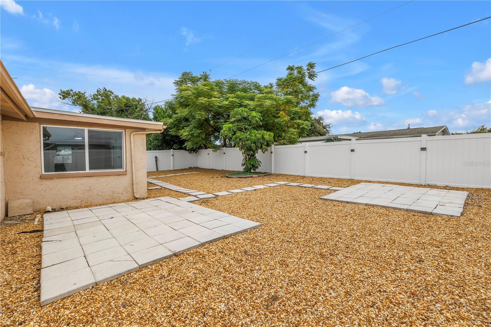 1516 DERRICK ST — photo 40