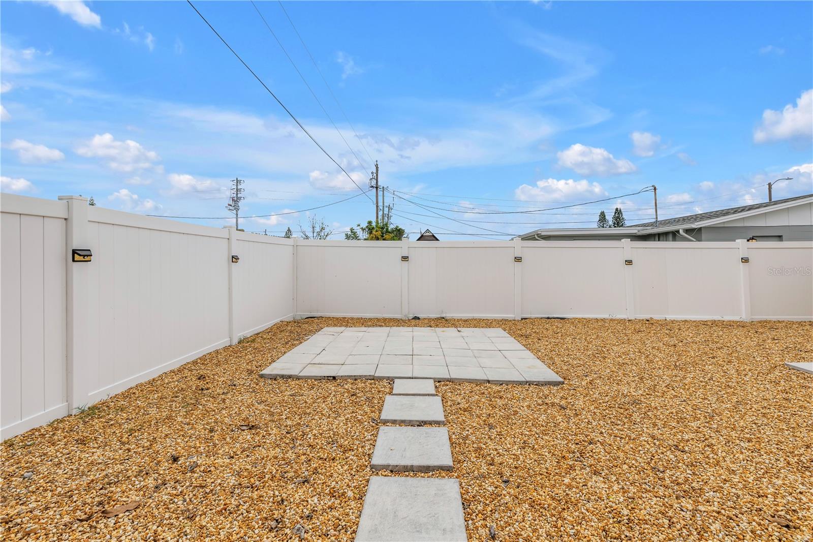 1516 DERRICK ST — photo 34