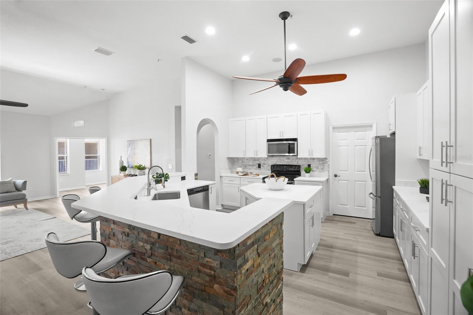 21019 SUNPOINT WAY ##201 — photo 6