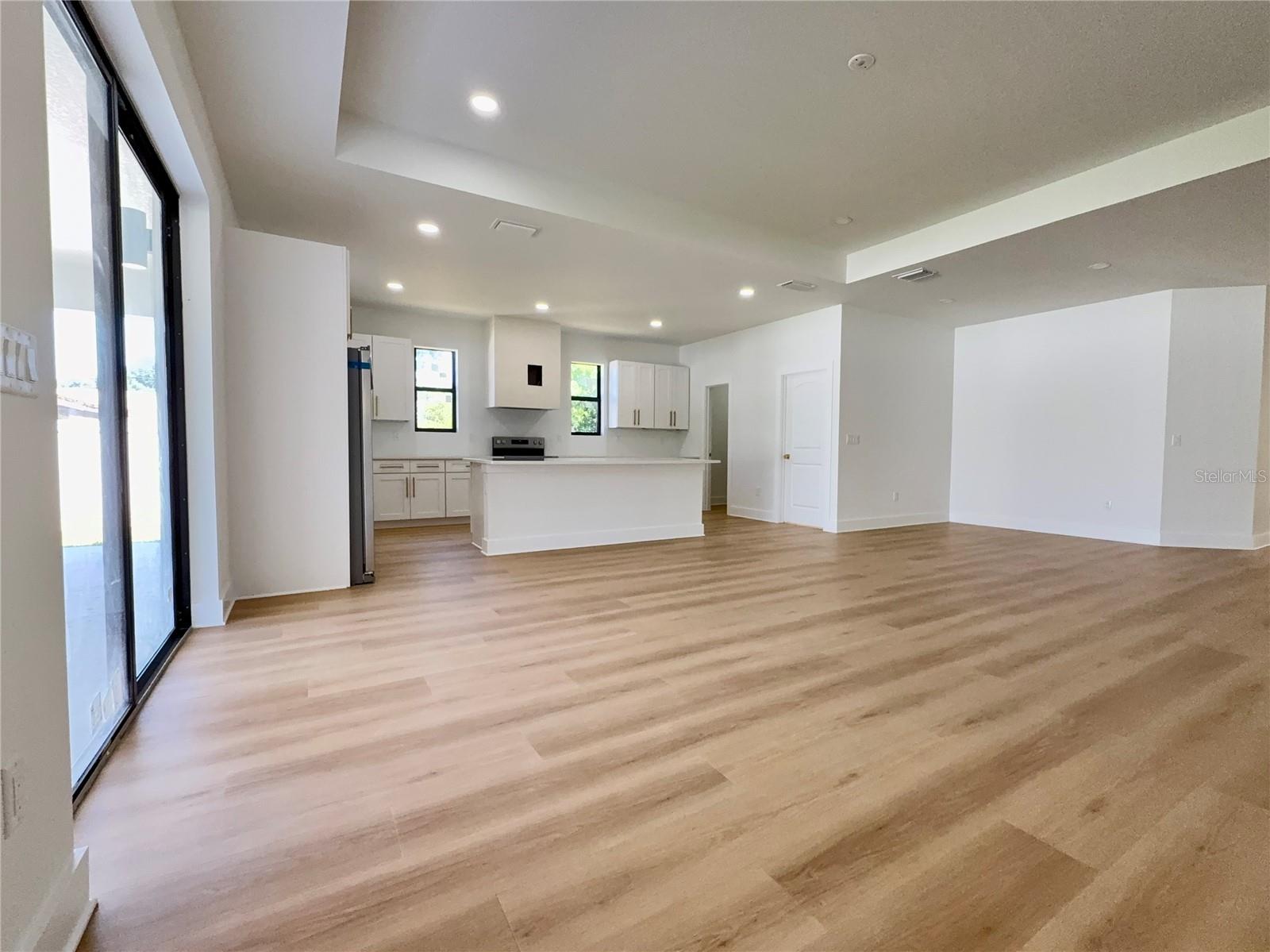 707 W COUNTRY CLUB DR — photo 6