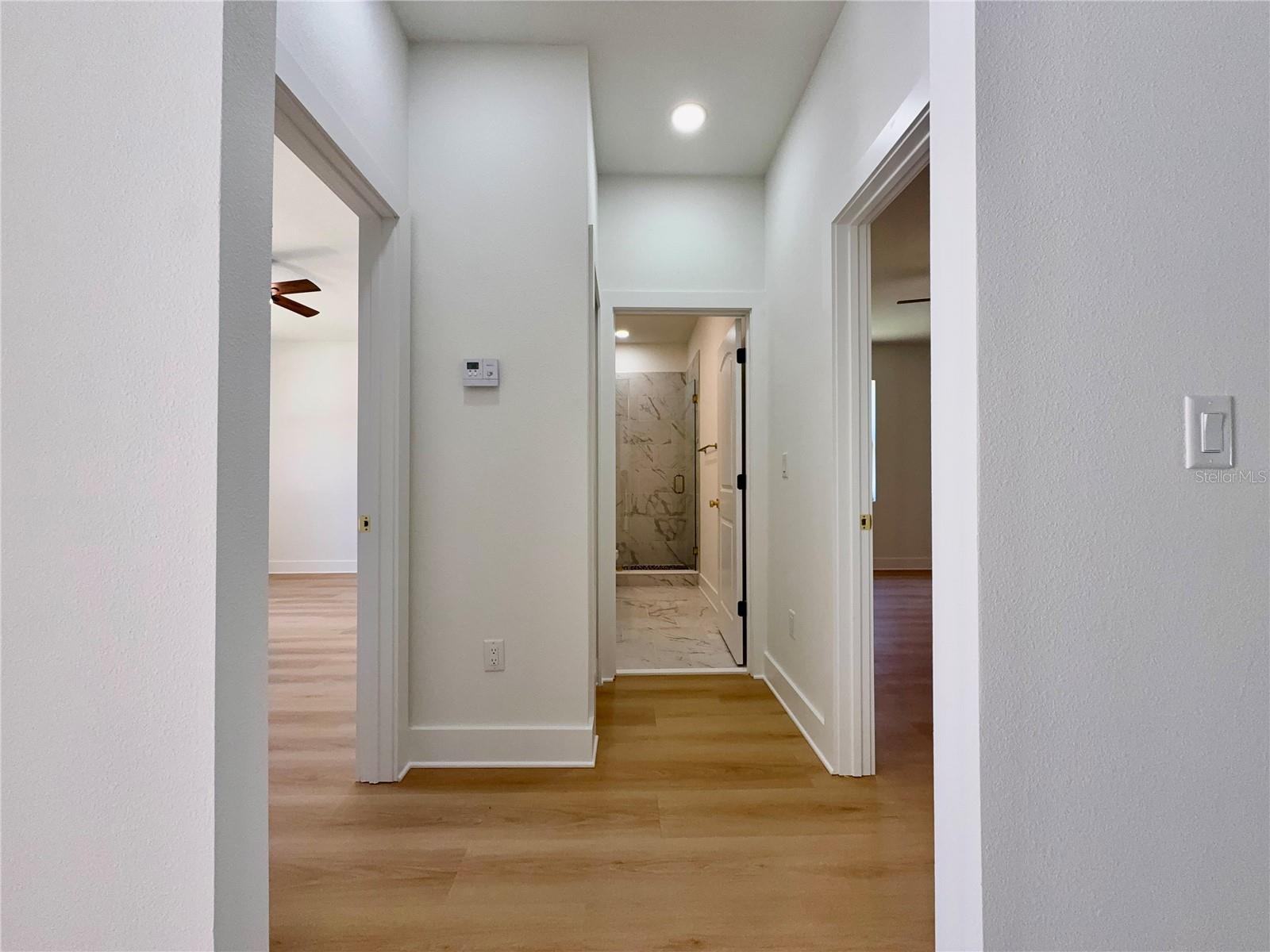 707 W COUNTRY CLUB DR — photo 27