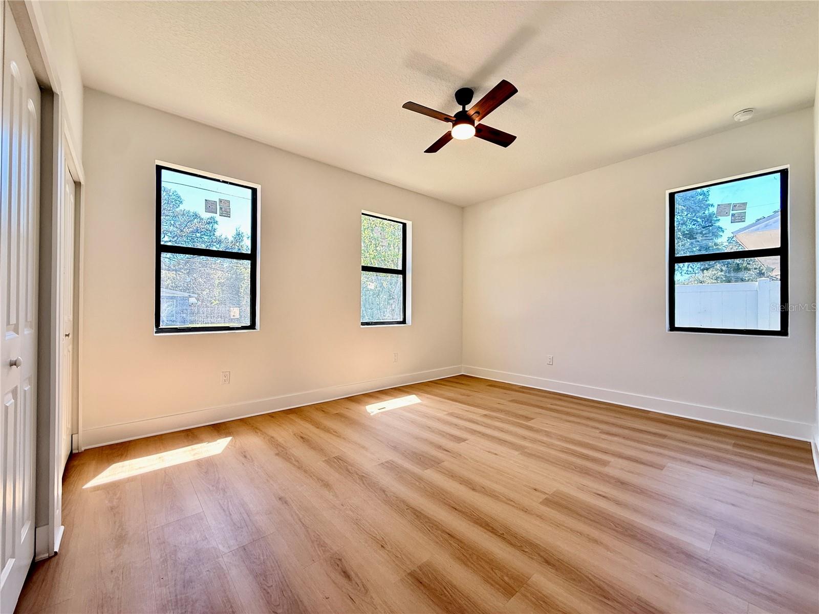 707 W COUNTRY CLUB DR — photo 14