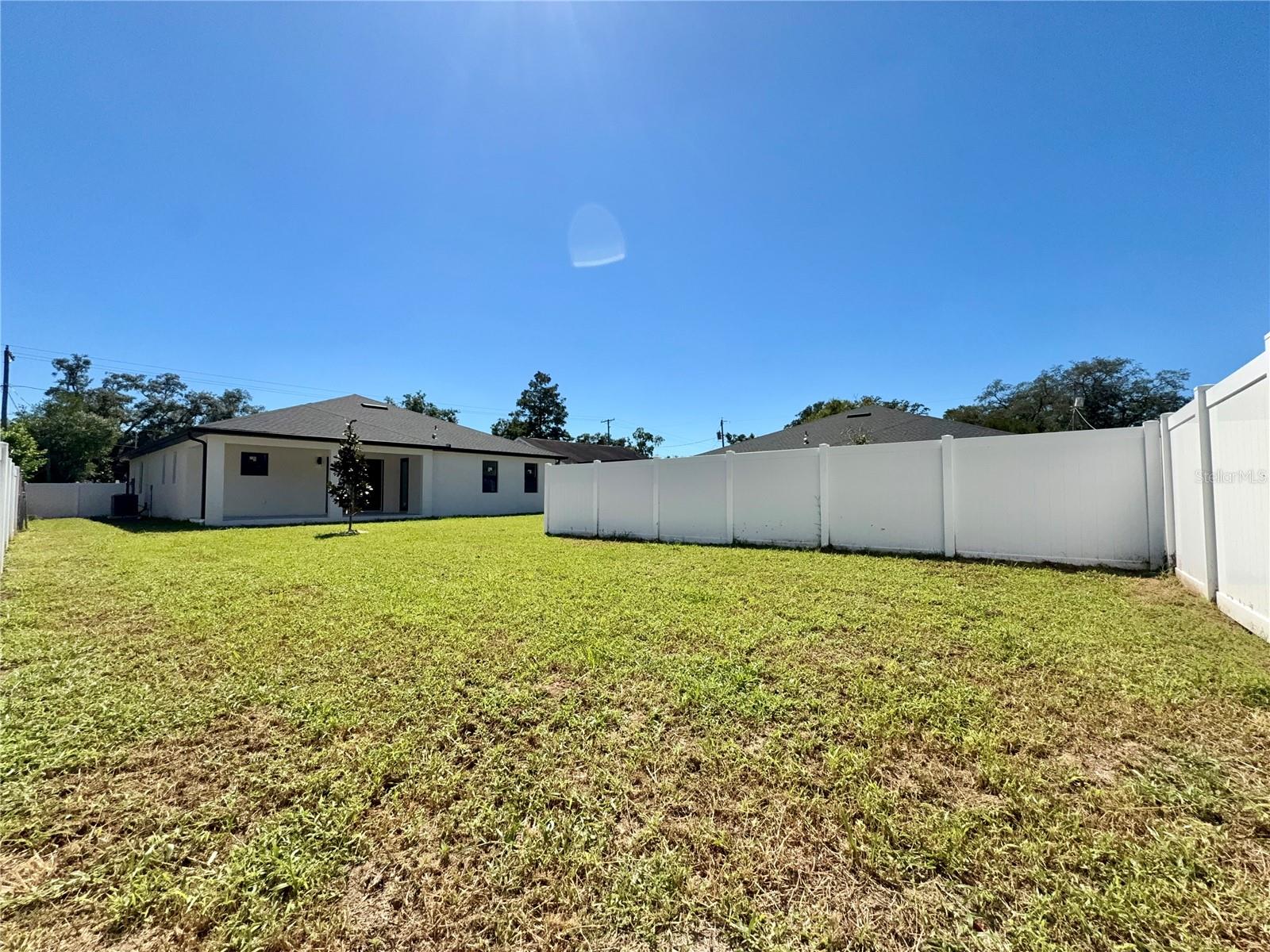 707 W COUNTRY CLUB DR — photo 32