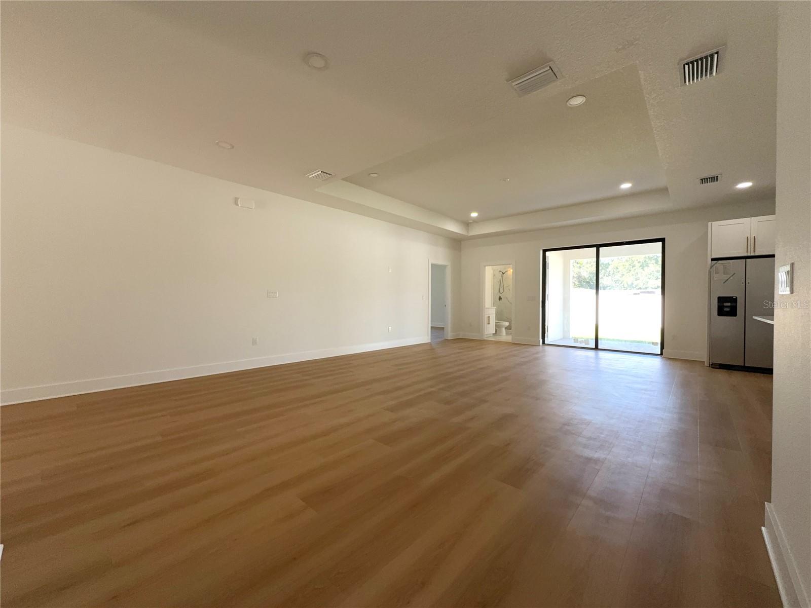 707 W COUNTRY CLUB DR — photo 4