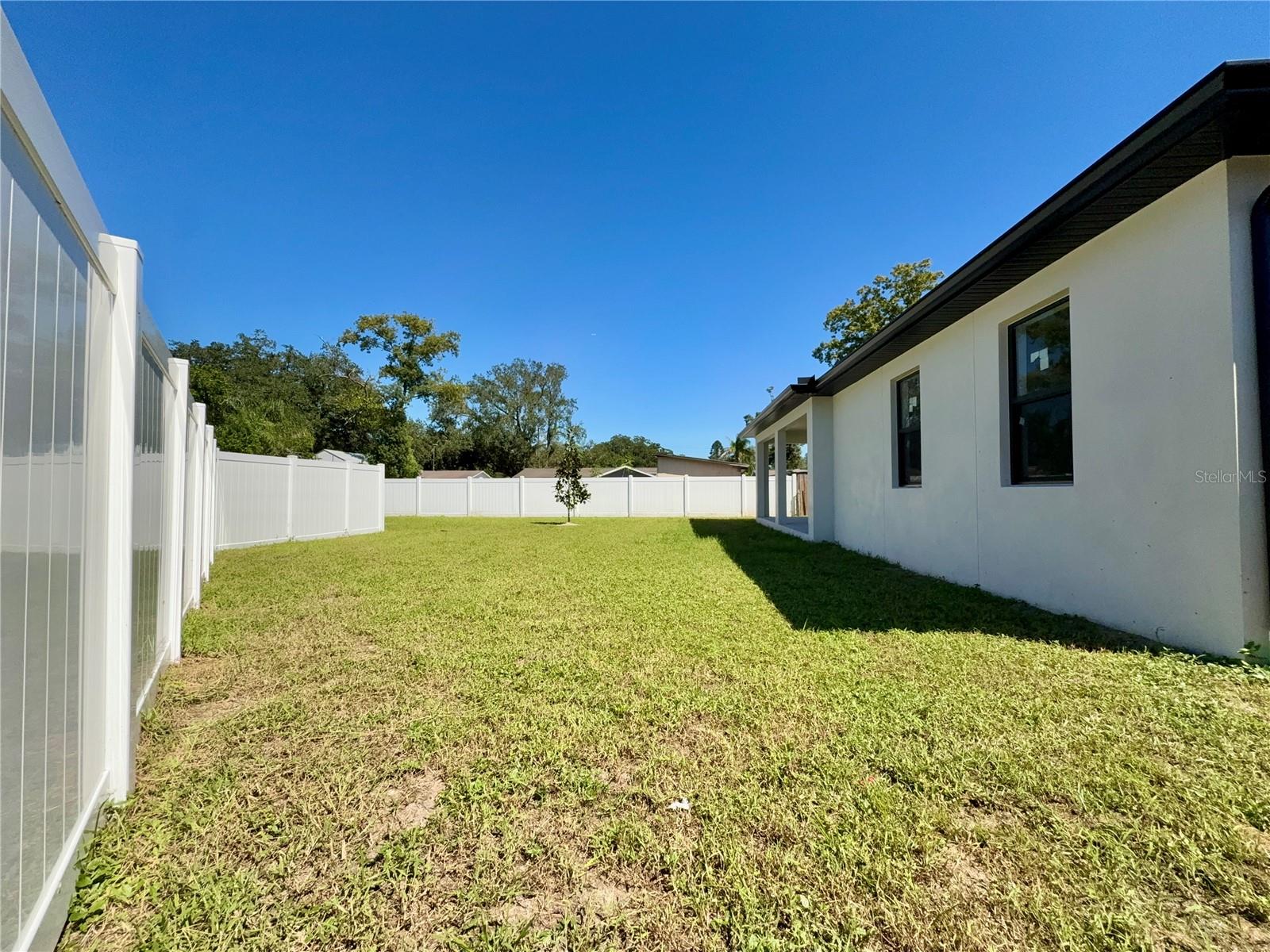 707 W COUNTRY CLUB DR — photo 33