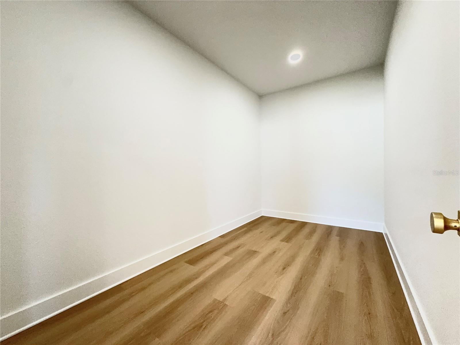 707 W COUNTRY CLUB DR — photo 12