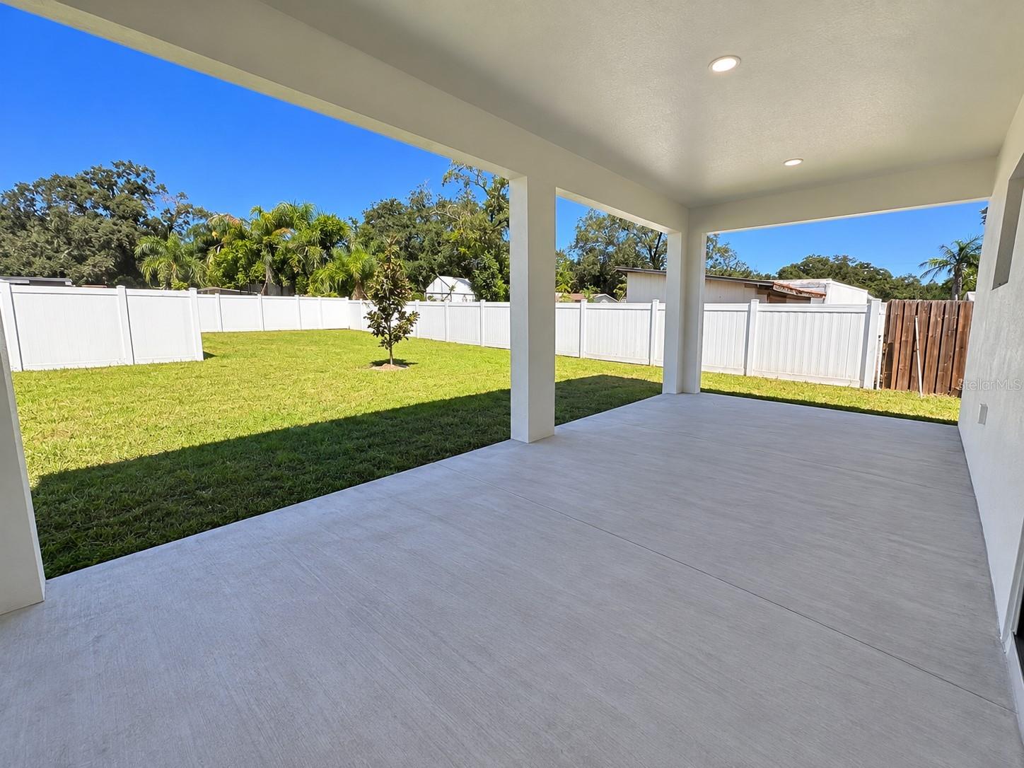 707 W COUNTRY CLUB DR — photo 30
