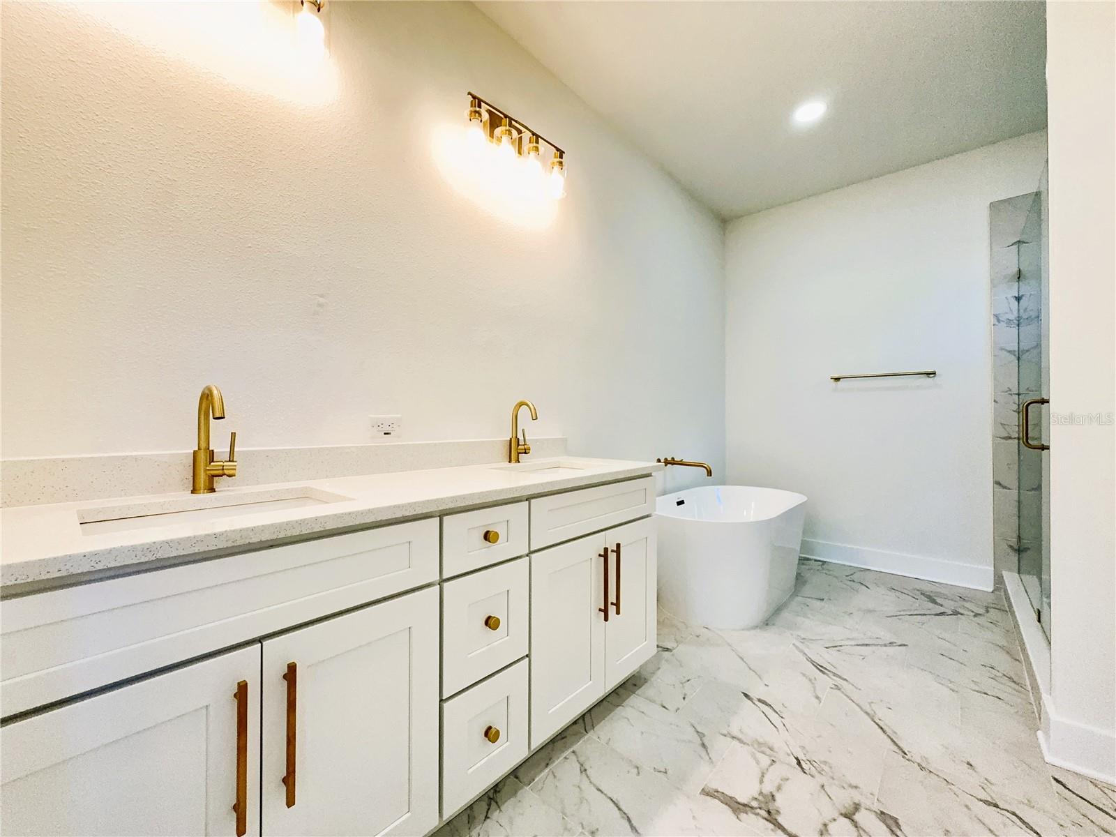 707 W COUNTRY CLUB DR — photo 17