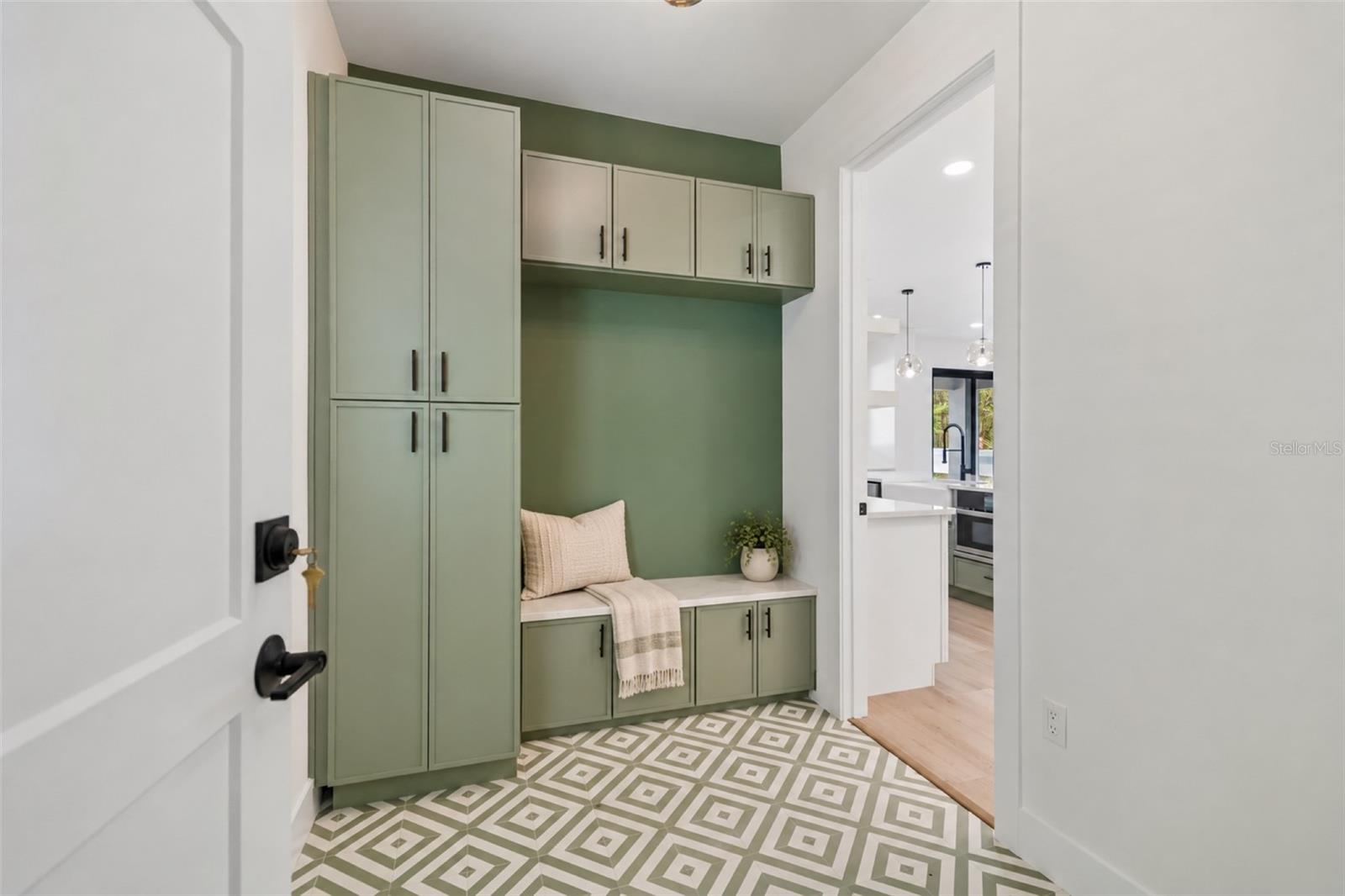 6401 S RICHARD AVE — photo 24