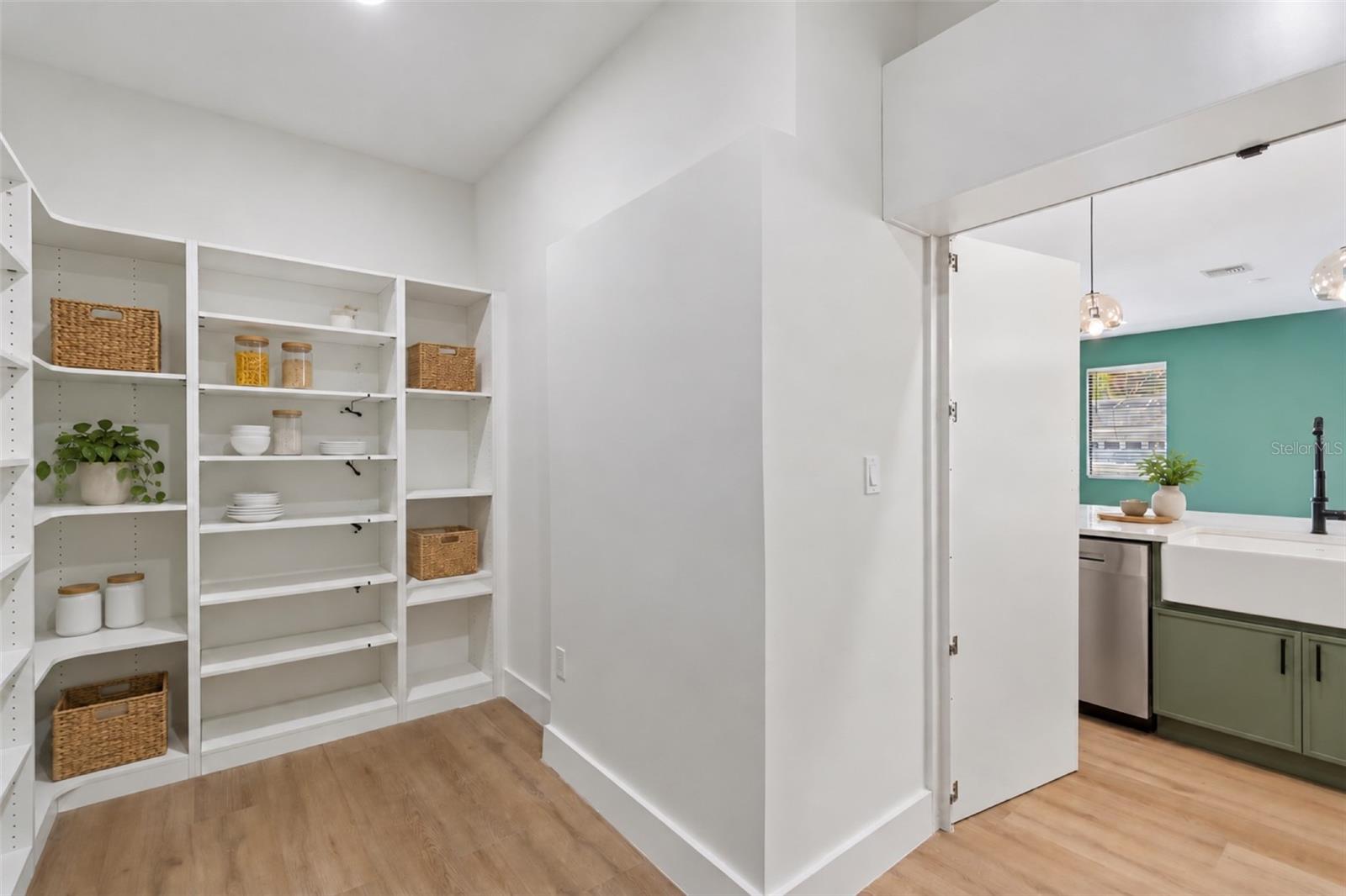 6401 S RICHARD AVE — photo 17