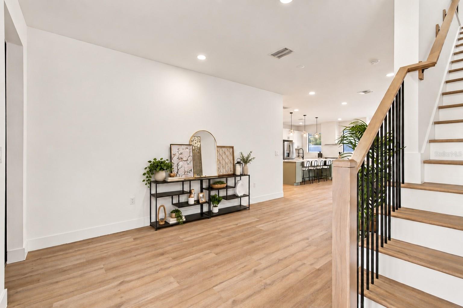 6401 S RICHARD AVE — photo 37