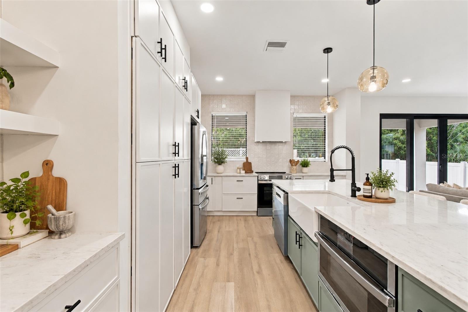 6401 S RICHARD AVE — photo 29