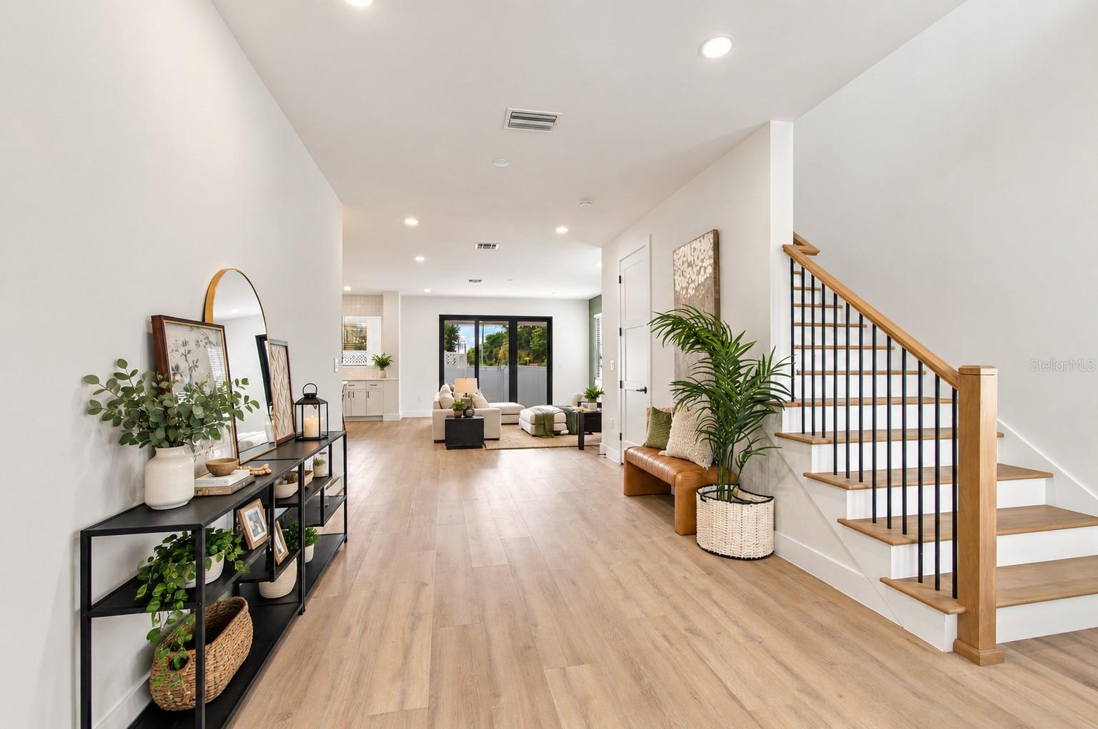 6401 S RICHARD AVE — photo 4
