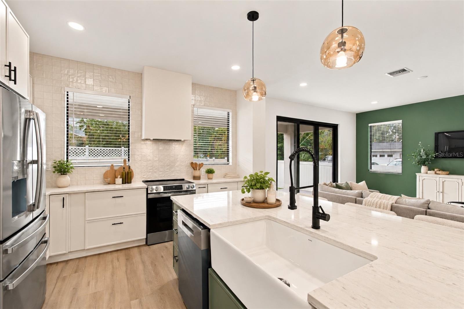 6401 S RICHARD AVE — photo 30