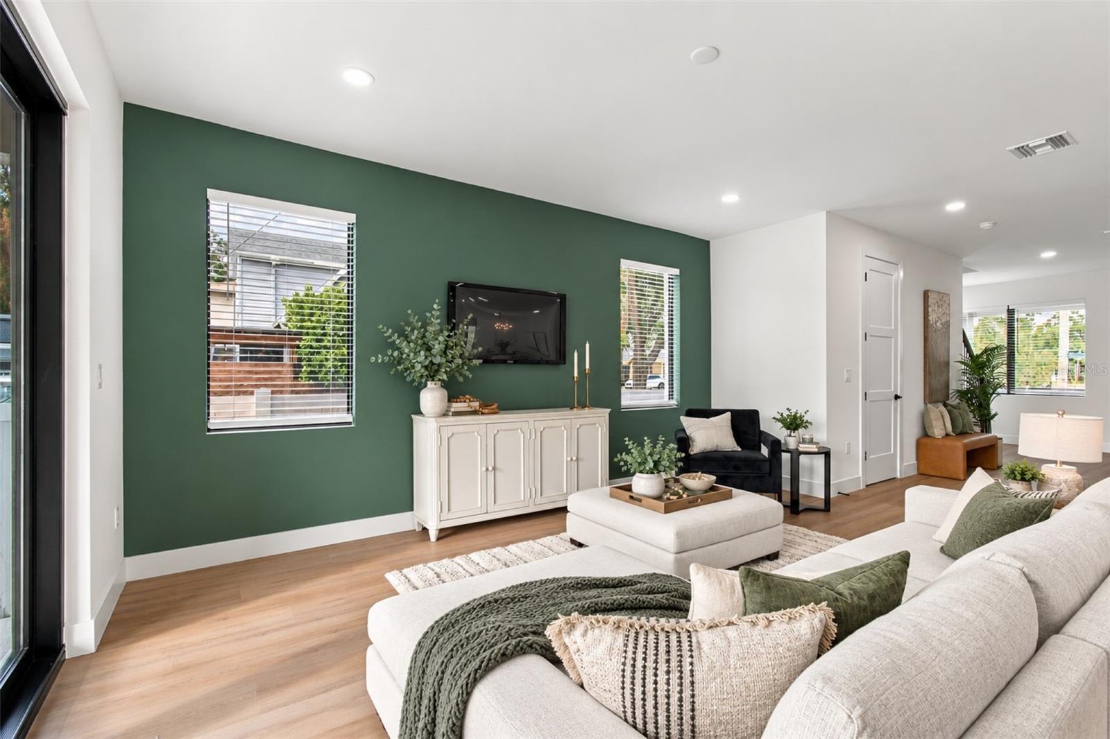 6401 S RICHARD AVE — photo 10