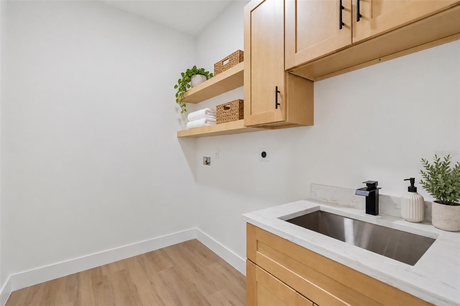6401 S RICHARD AVE — photo 53