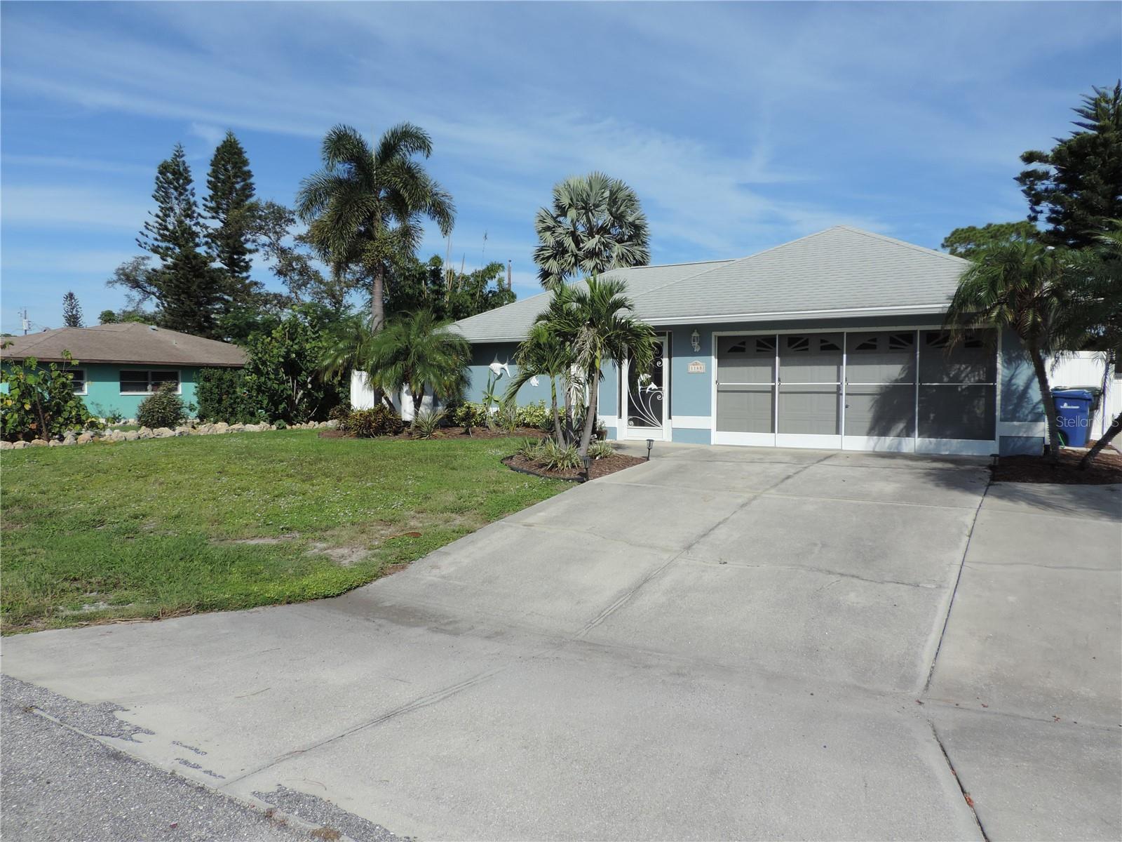 1148 ROYAL RD — photo 2