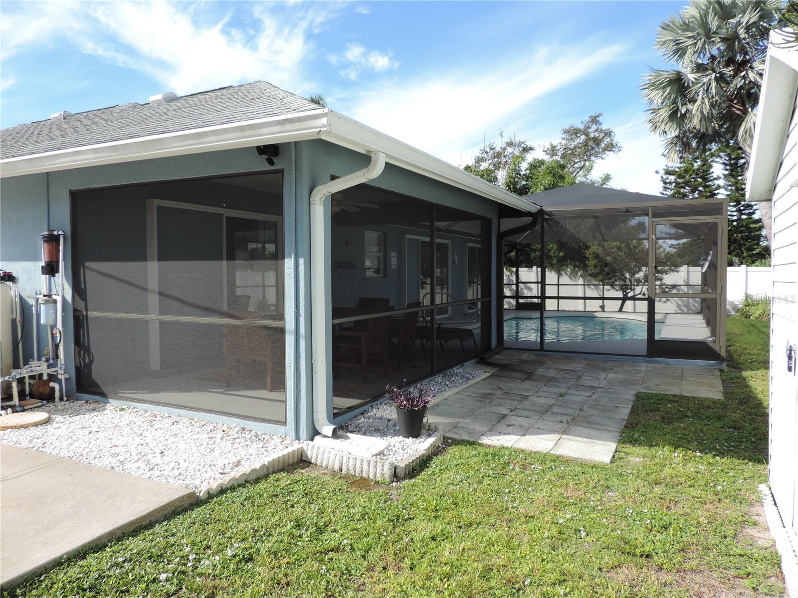 1148 ROYAL RD — photo 4