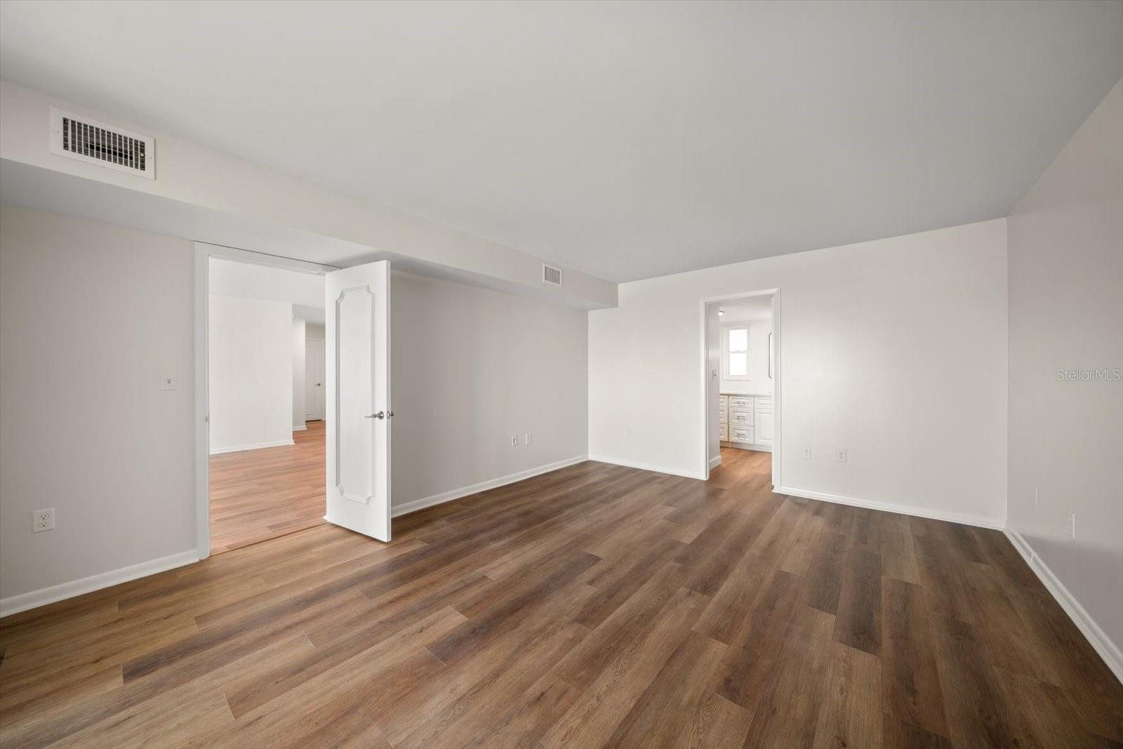 5200 BRITTANY DR S #1503 — photo 17