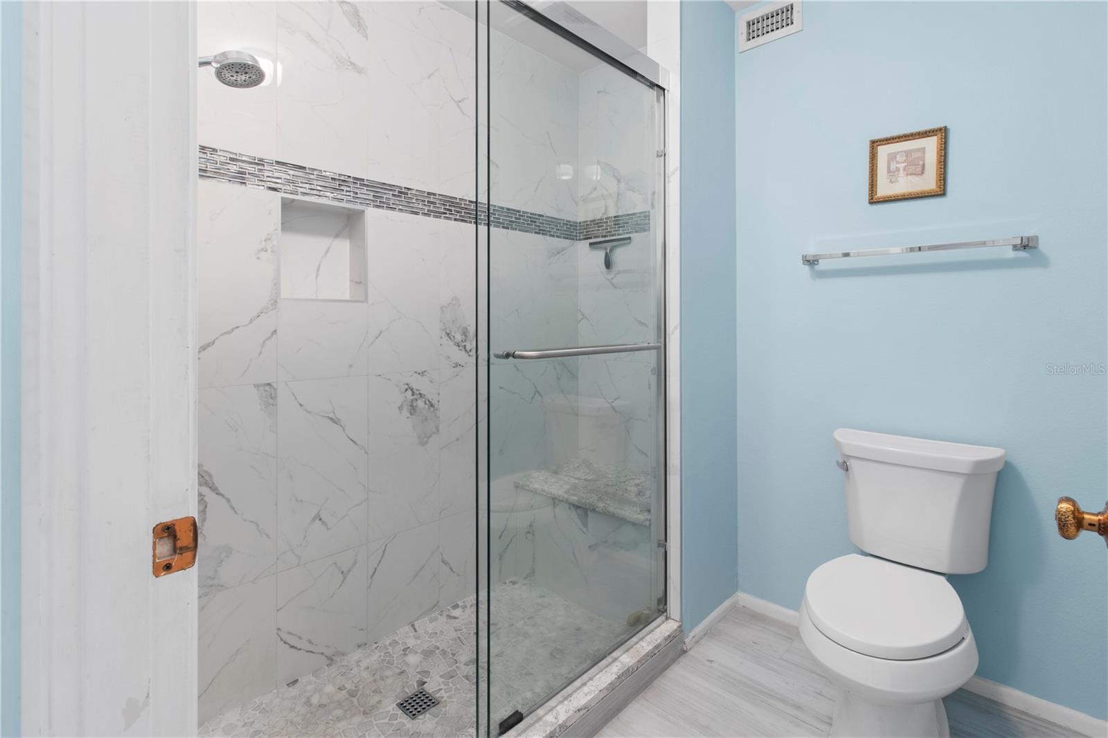 220 LAKEWOOD DR #220 — photo 26