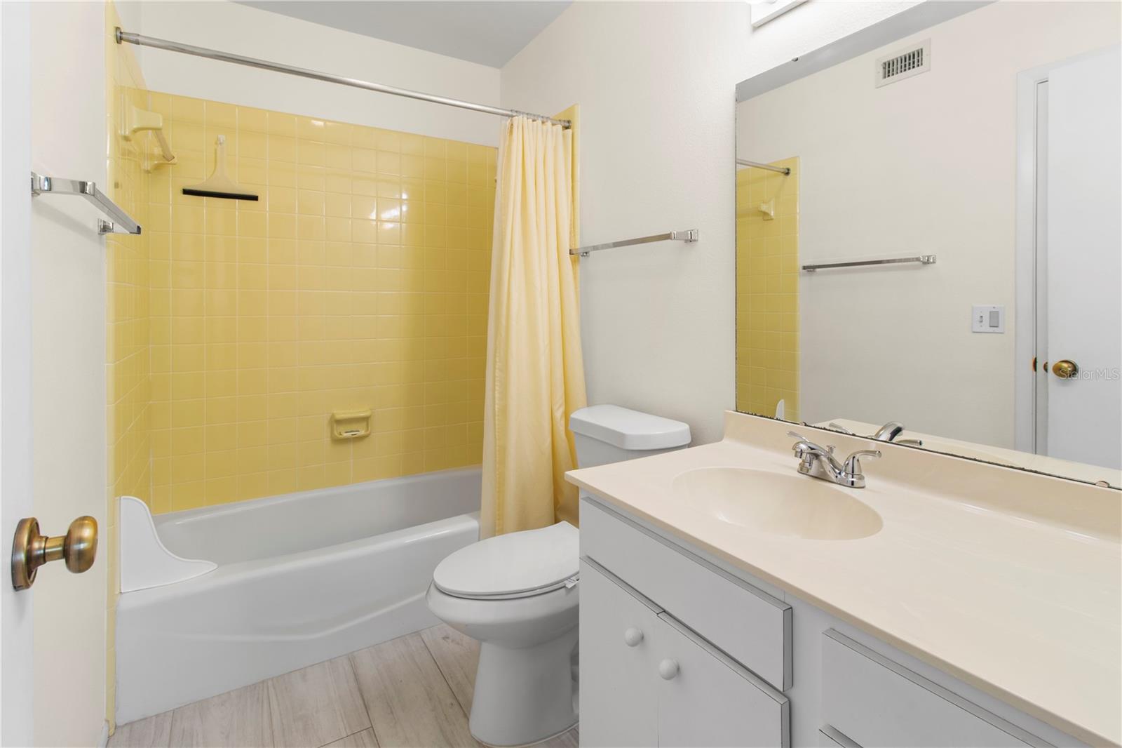220 LAKEWOOD DR #220 — photo 31