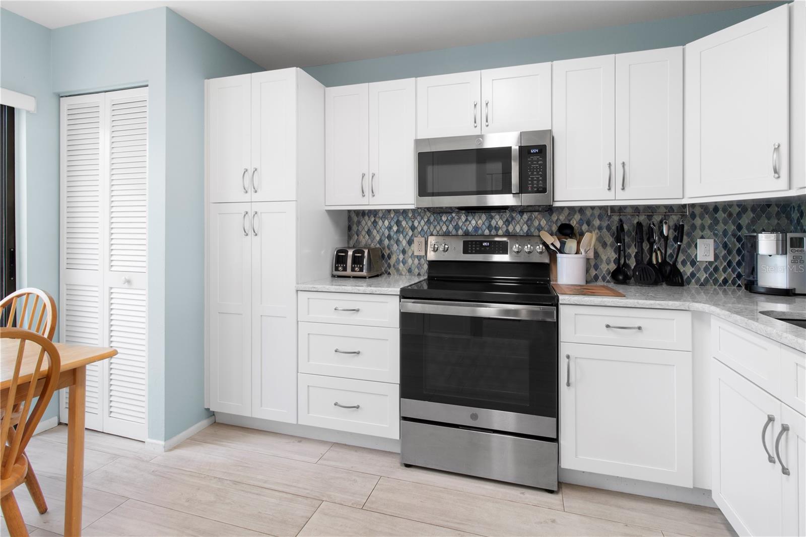 220 LAKEWOOD DR #220 — photo 12