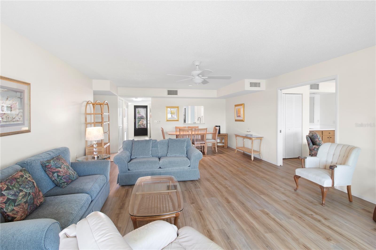 220 LAKEWOOD DR #220 — photo 9