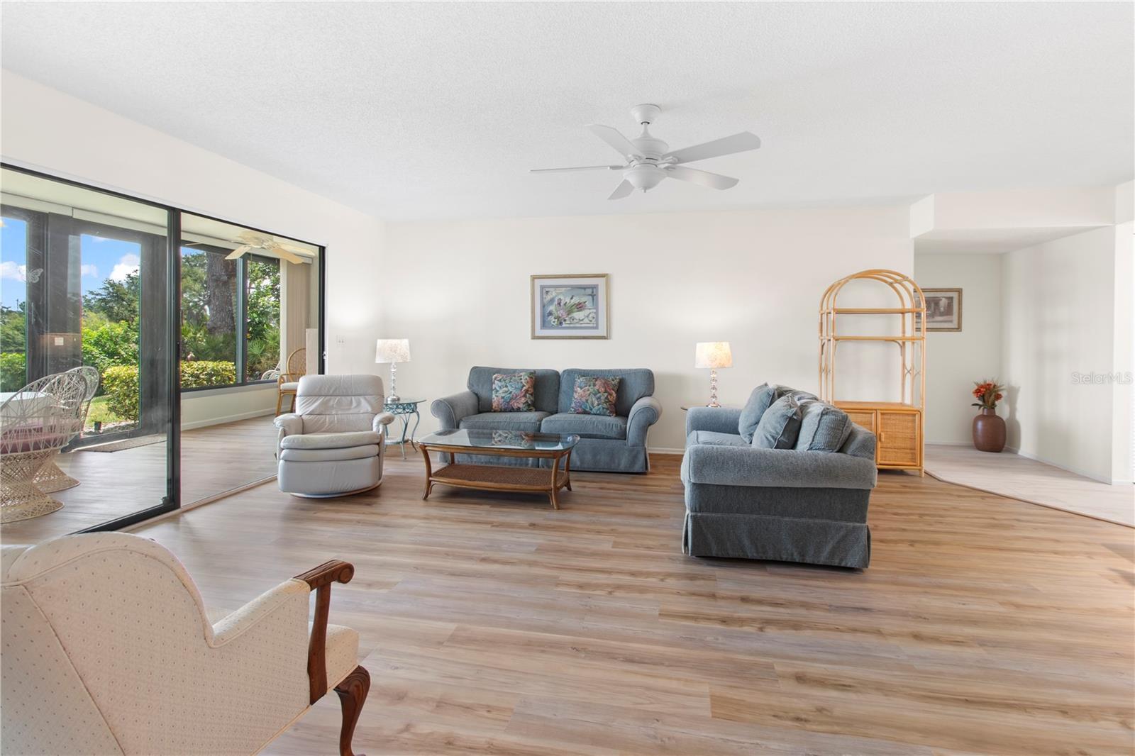 220 LAKEWOOD DR #220 — photo 7