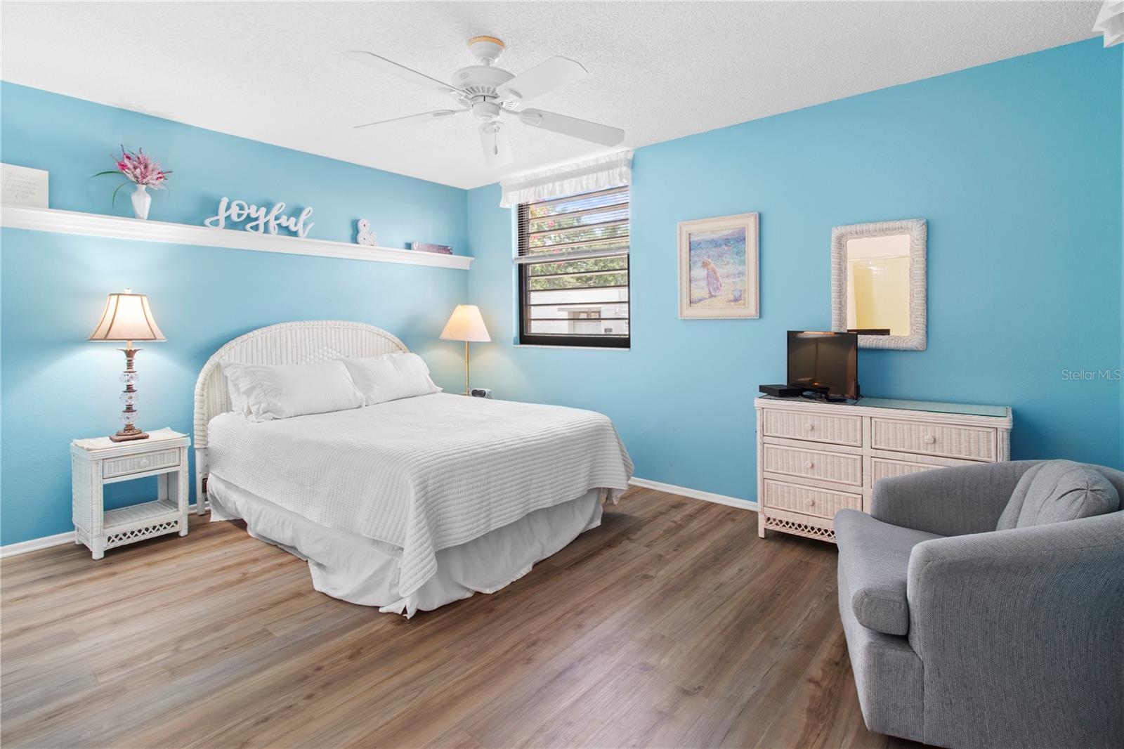 220 LAKEWOOD DR #220 — photo 30