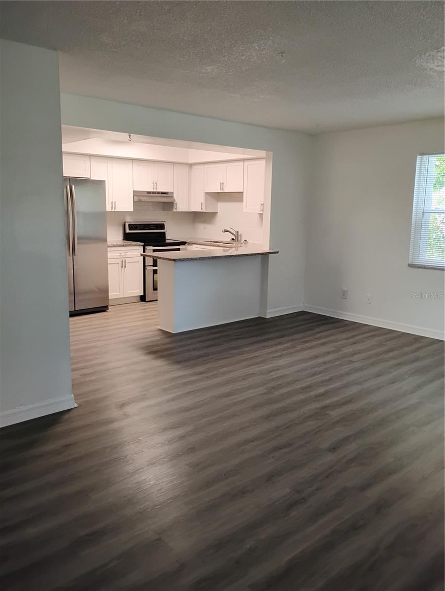 116 SW JEFFERSON CIR #5 — photo 2