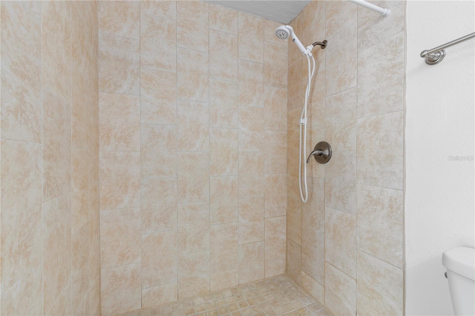 6432 MEADOWBROOK LN — photo 25