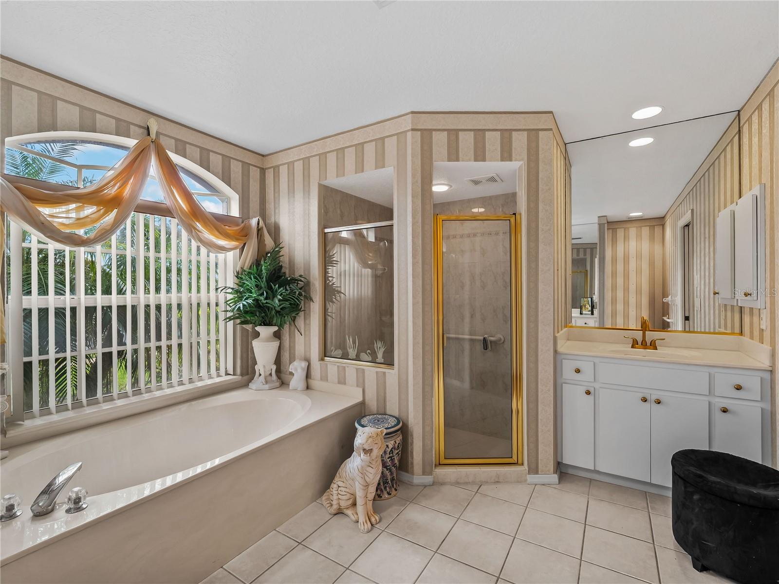 546 LAUREL CHERRY LN — photo 31