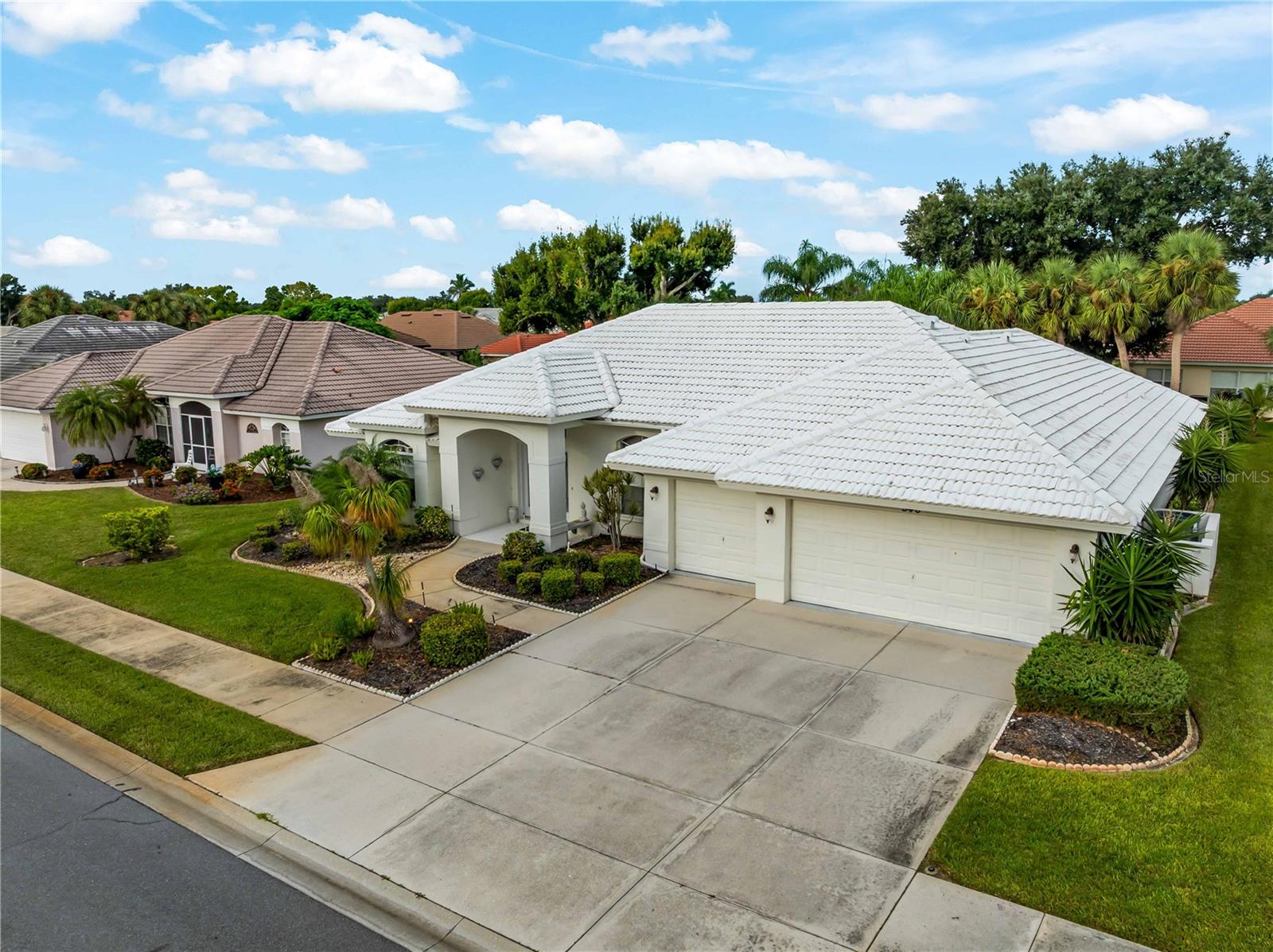 546 LAUREL CHERRY LN — photo 14