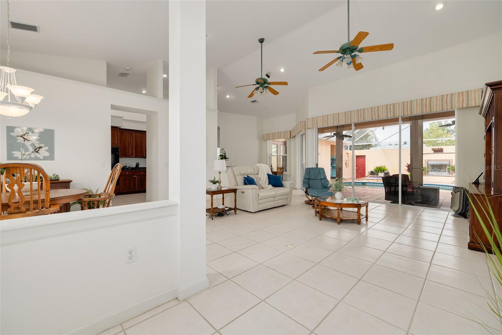 1555 SUNRAY DR — photo 8