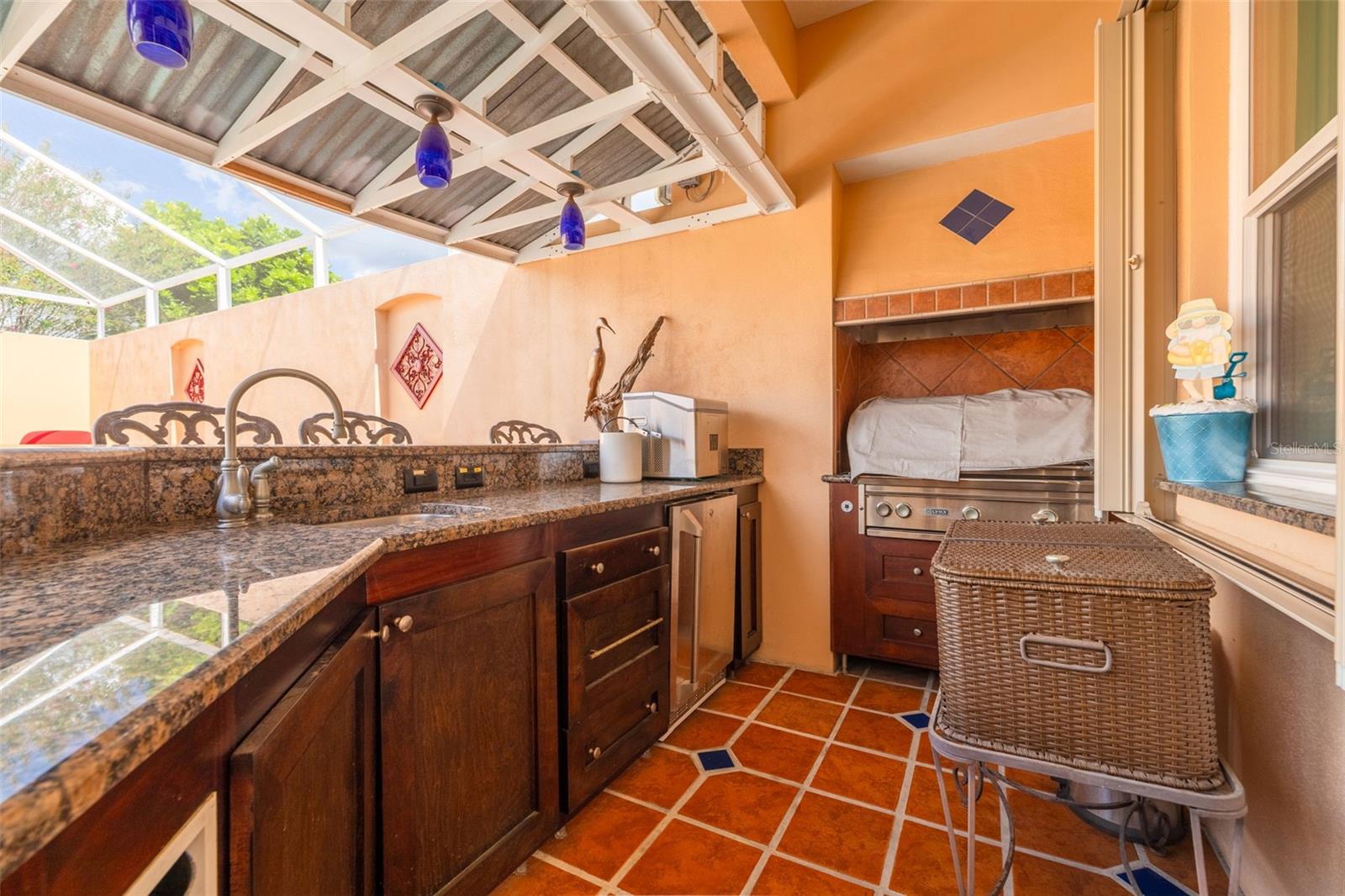 1555 SUNRAY DR — photo 25