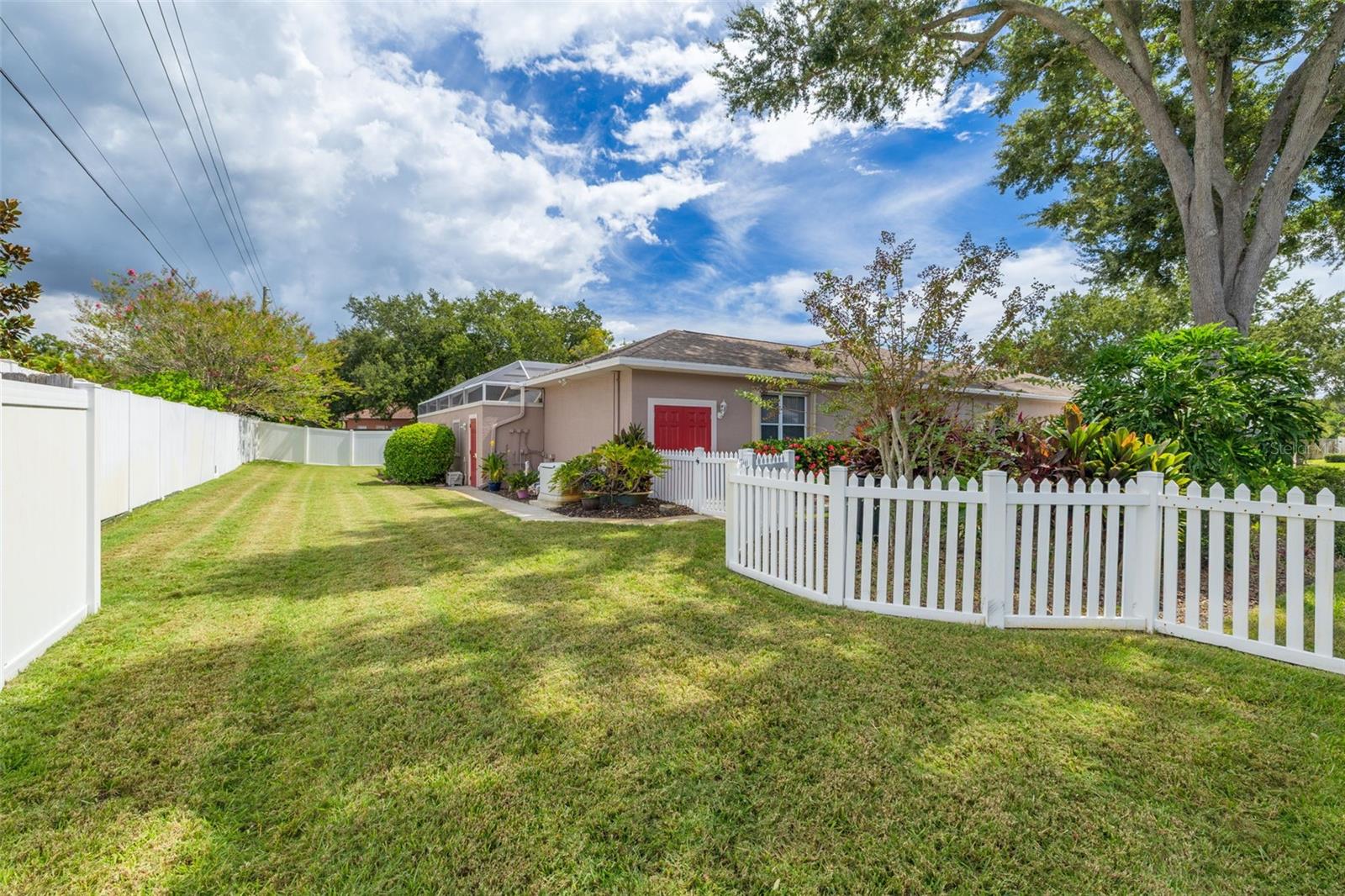 1555 SUNRAY DR — photo 40