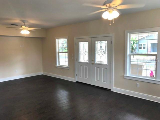 3009 W BAY COURT AVE — photo 3
