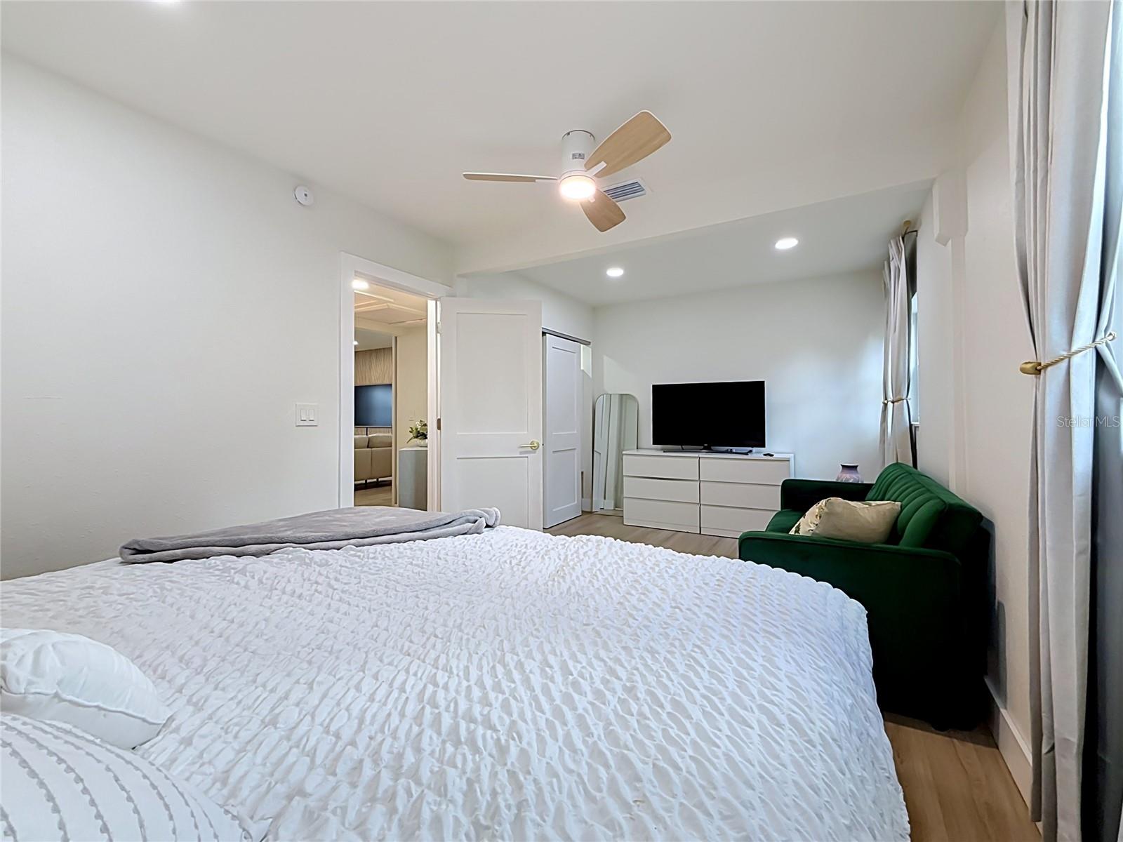5833 DARTMOUTH AVE N — photo 30