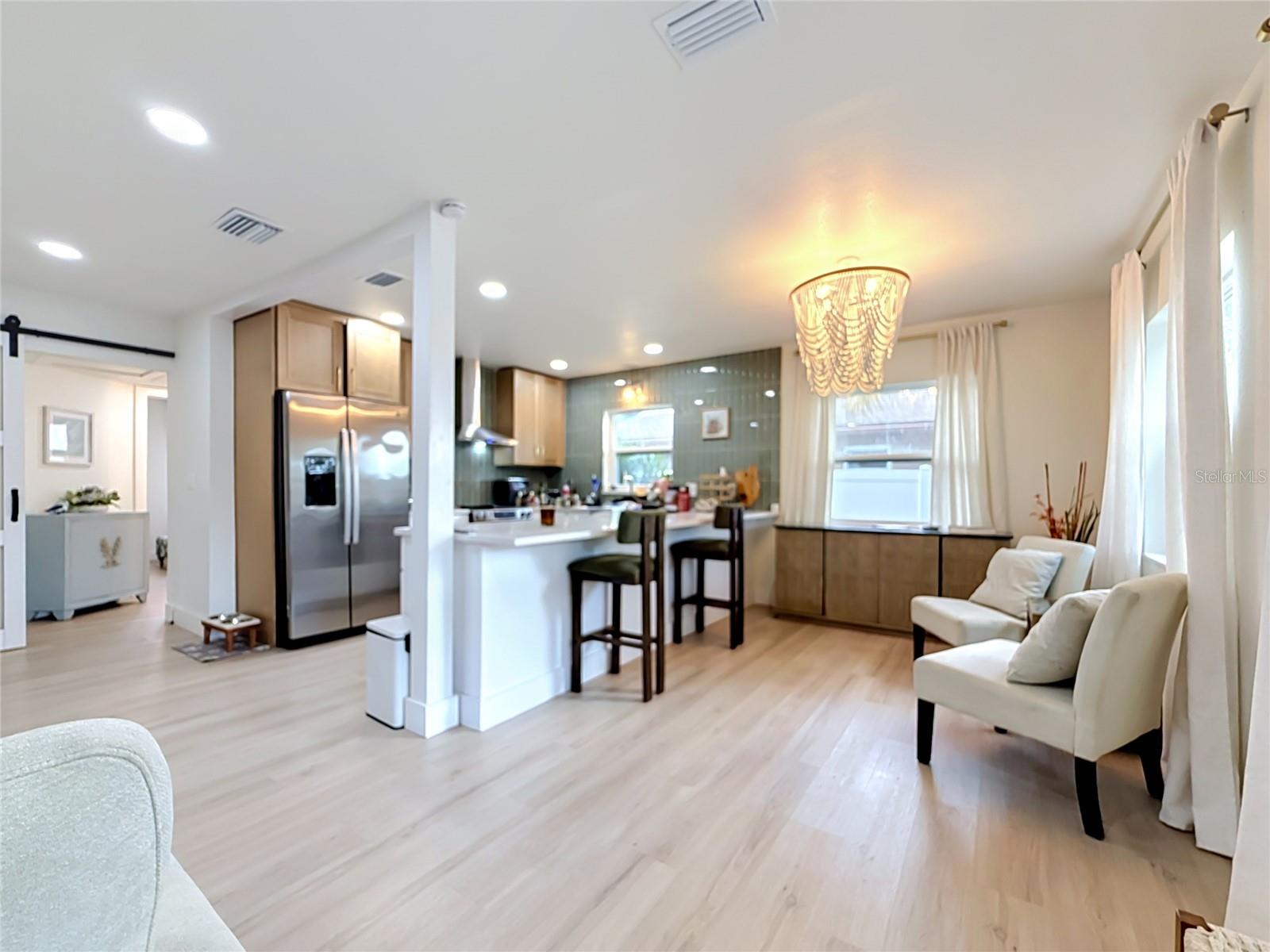 5833 DARTMOUTH AVE N — photo 8