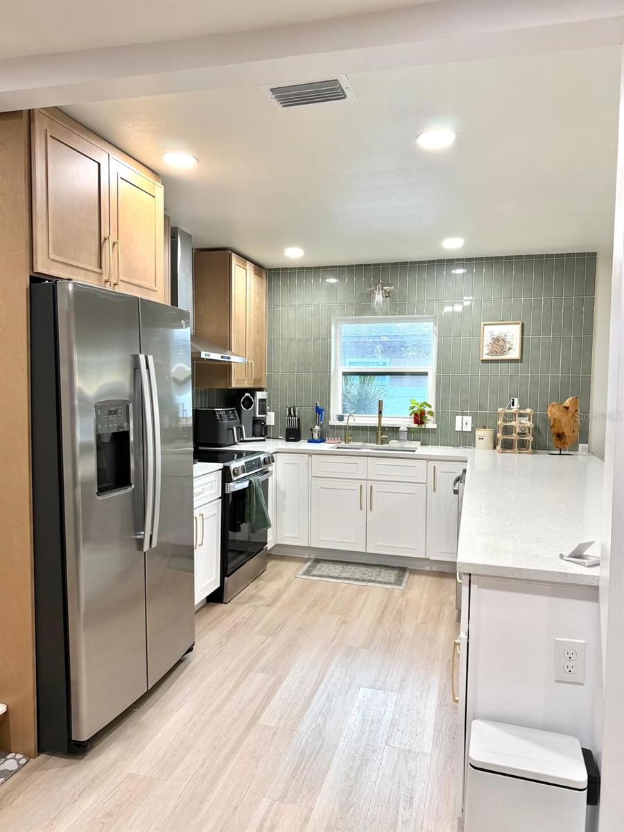 5833 DARTMOUTH AVE N — photo 8